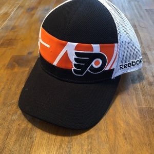 Reebok Philadelphia Flyers SnapBack mesh hat